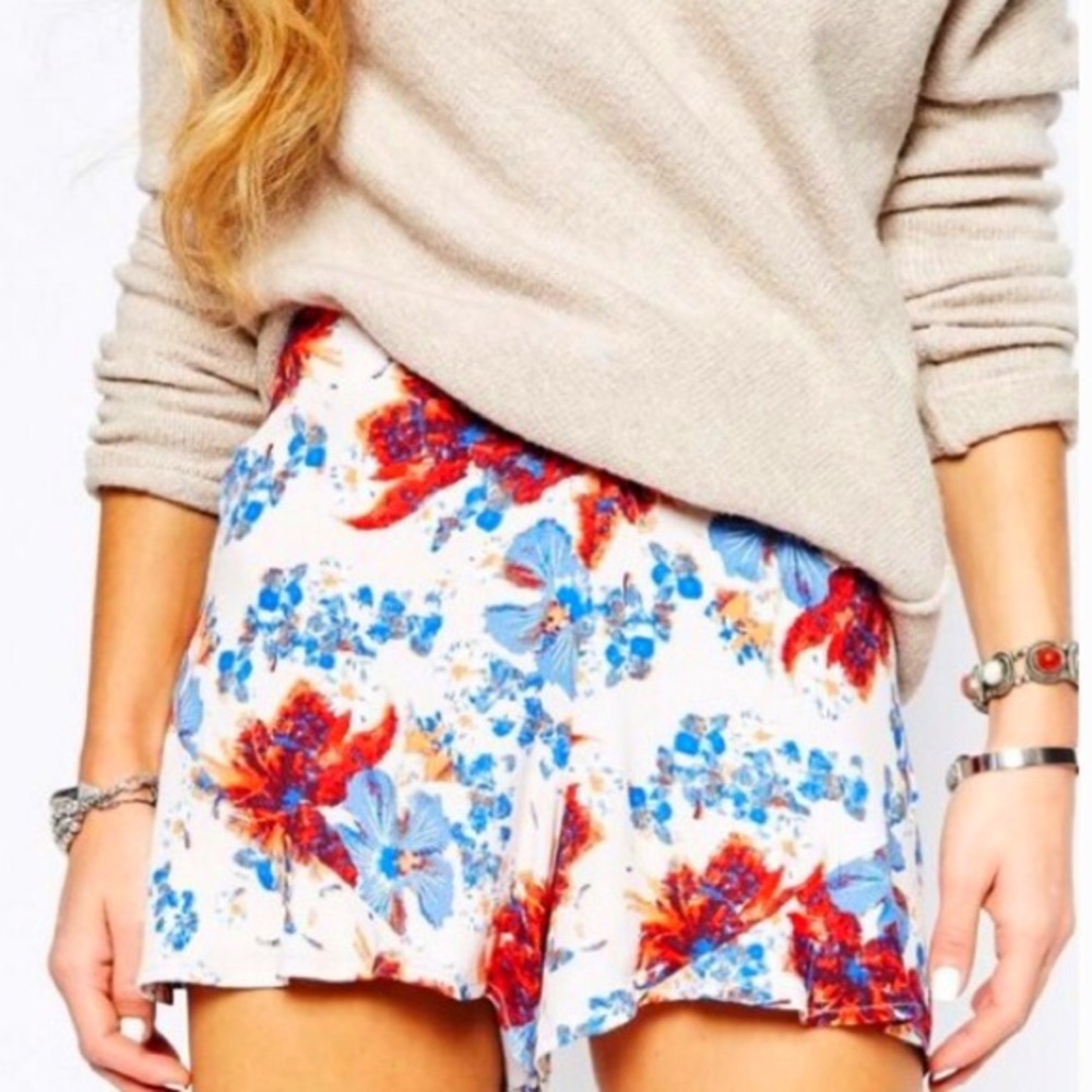 Free People Fiona Floral Print Flutter Shorts - Picture 2 of 8